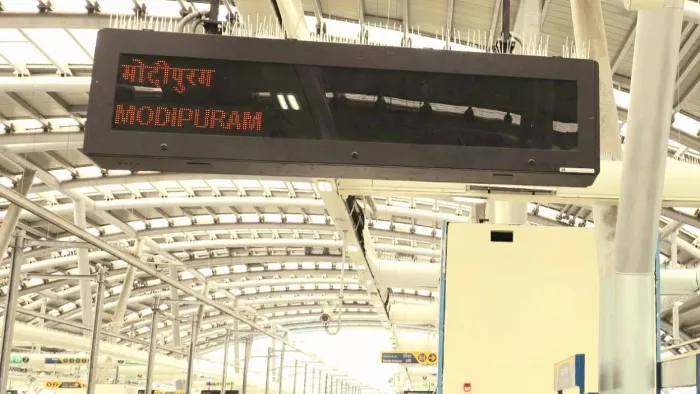 नमो भारत कारिडोर पर आने पर स्टेशनों के डिस्प्ले बोर्ड पर मोदीपुरम दिखाई देने लगा है। सौ. एनसीआरटीसी