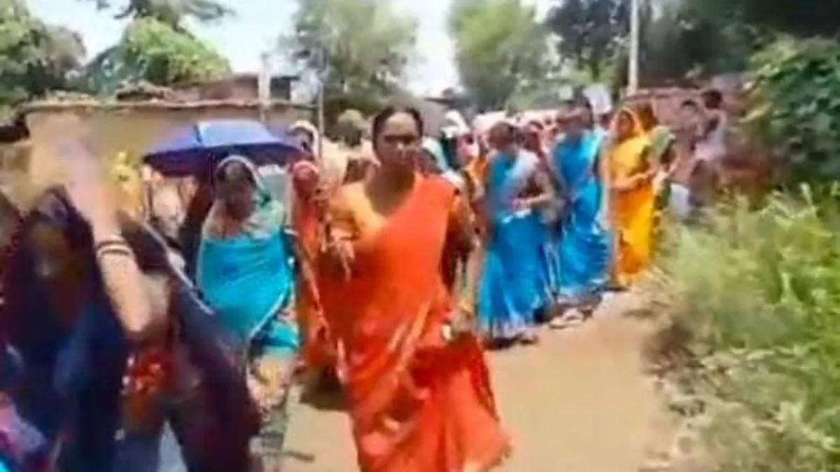 सरकारी कार्यक्रम में लिया था ‘नशा मुक्त गांव’ का संकल्प, अब सरकार ही खुलवा रही शराब दुकान, विरोध
