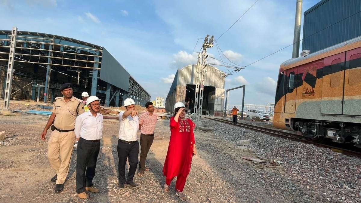 https://www.jagranimages.com/images/newimg/03092025/03_09_2025-patna_metro_24033680.jpg