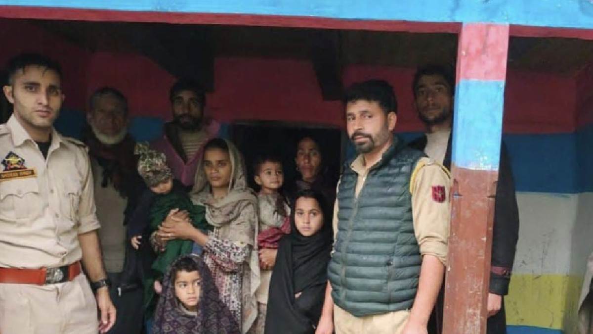 https://www.jagranimages.com/images/newimg/03092025/03_09_2025-police_team_24033881.jpg
