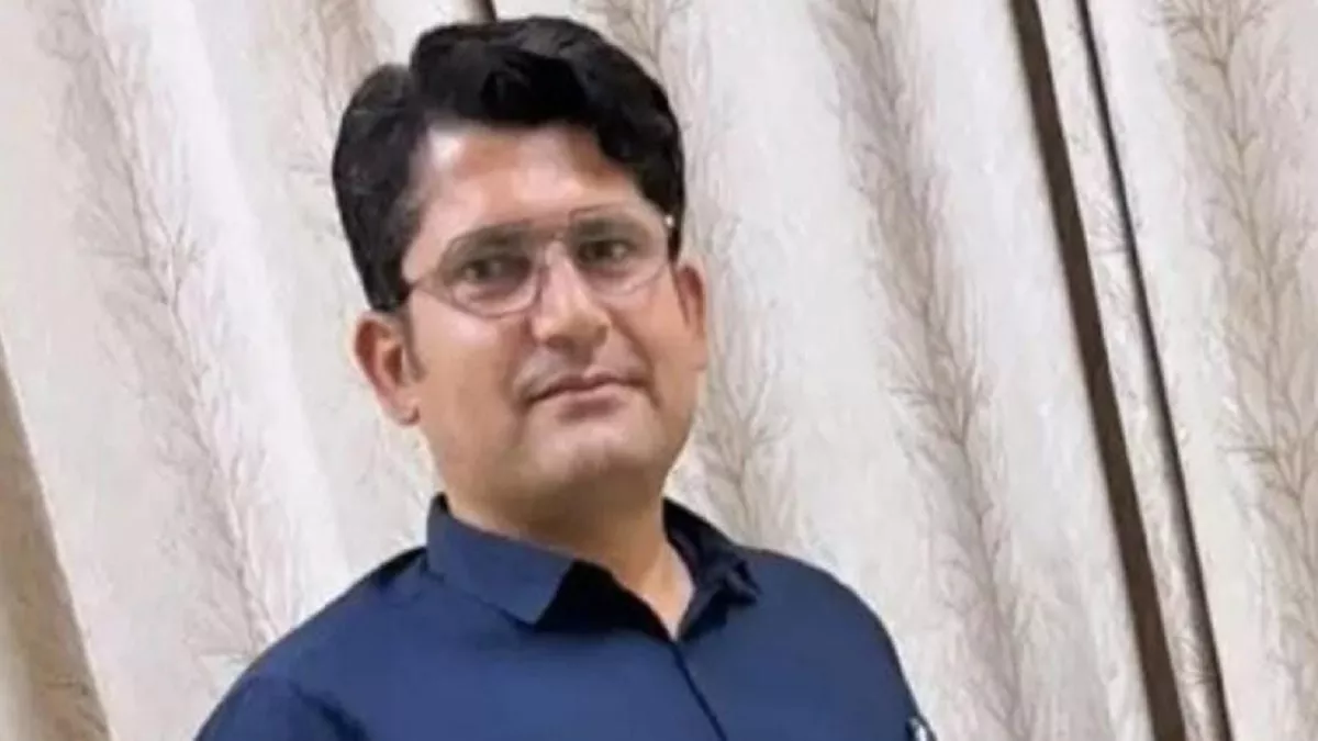 UP News : बिजनौर में नायब तहसीलदार ने कमरे में खुद को लाइसेंसी पिस्टल से मारी गोली, मौत