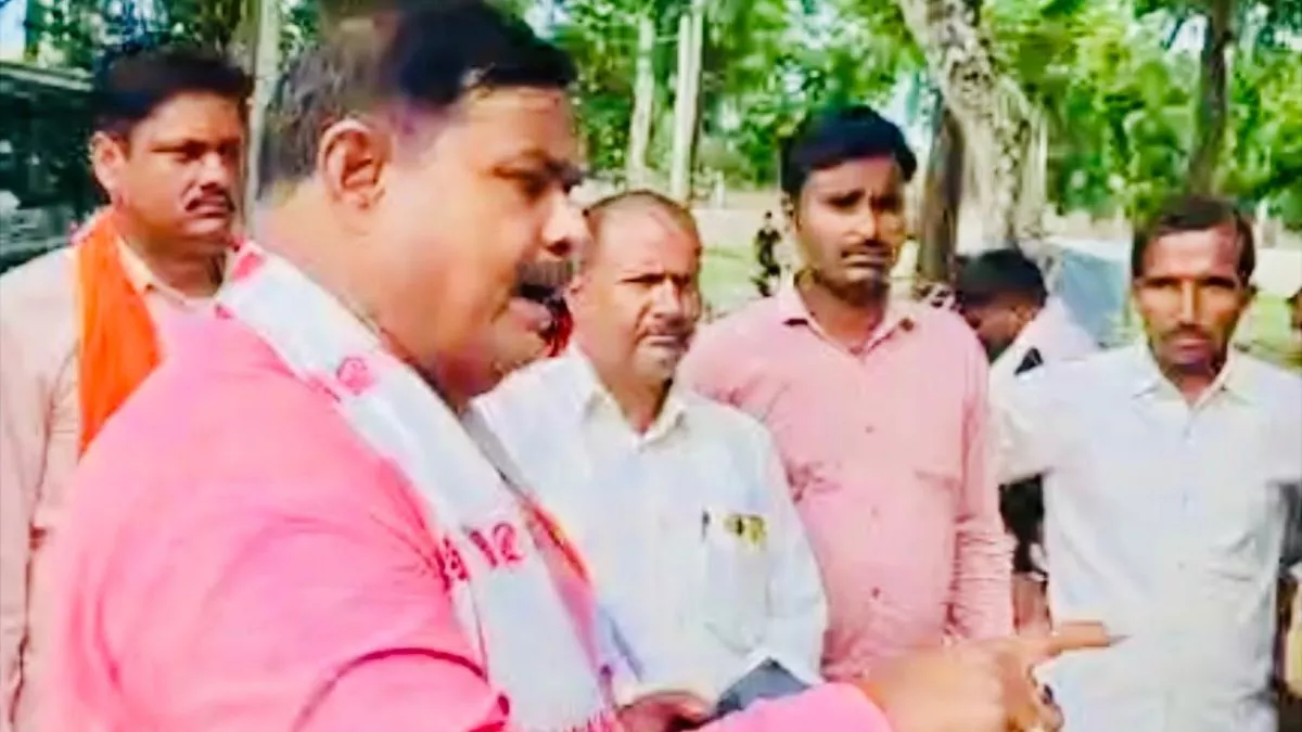 ई-रिक्शा का चार्जर उठा ले गए बिजली कर्मी, लौटाने के मांगे पांच हजार, विधायक तक पहुंचा मामला तो पैसे भी दिए
