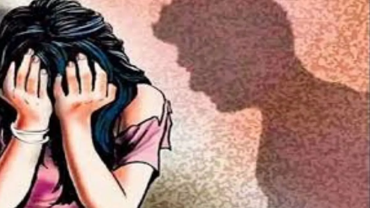 महिला के छत से कूदने से लिए उकसाया, इंटरनेट पर वीडियो और ऑडियो ने फैलाई सनसनी