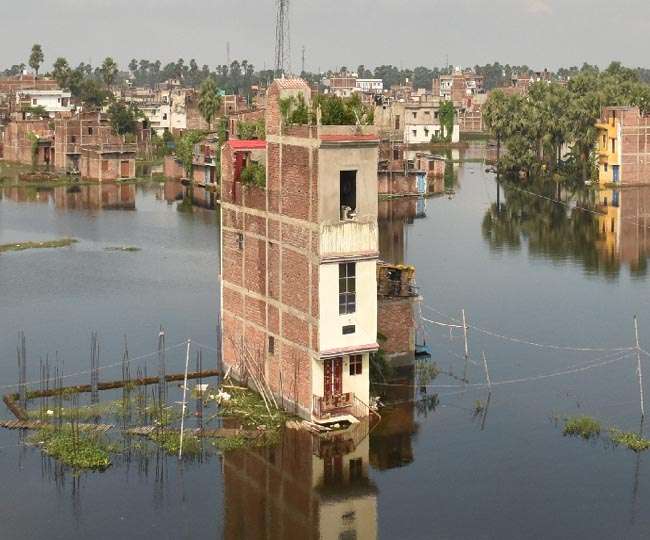 Bihar Flood and Weather LIVE Updates पटना से अभी तक नहीं निकला पानी कई जगह  बाढ़ की स्थिति गंभीर - Patna Flood and Weather Updates: condition still  grim in Bihar five feet