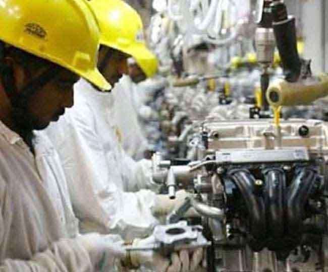 चीन कई कलपुर्जो के निर्माण में भी अहम भूमिका अदा करता है।