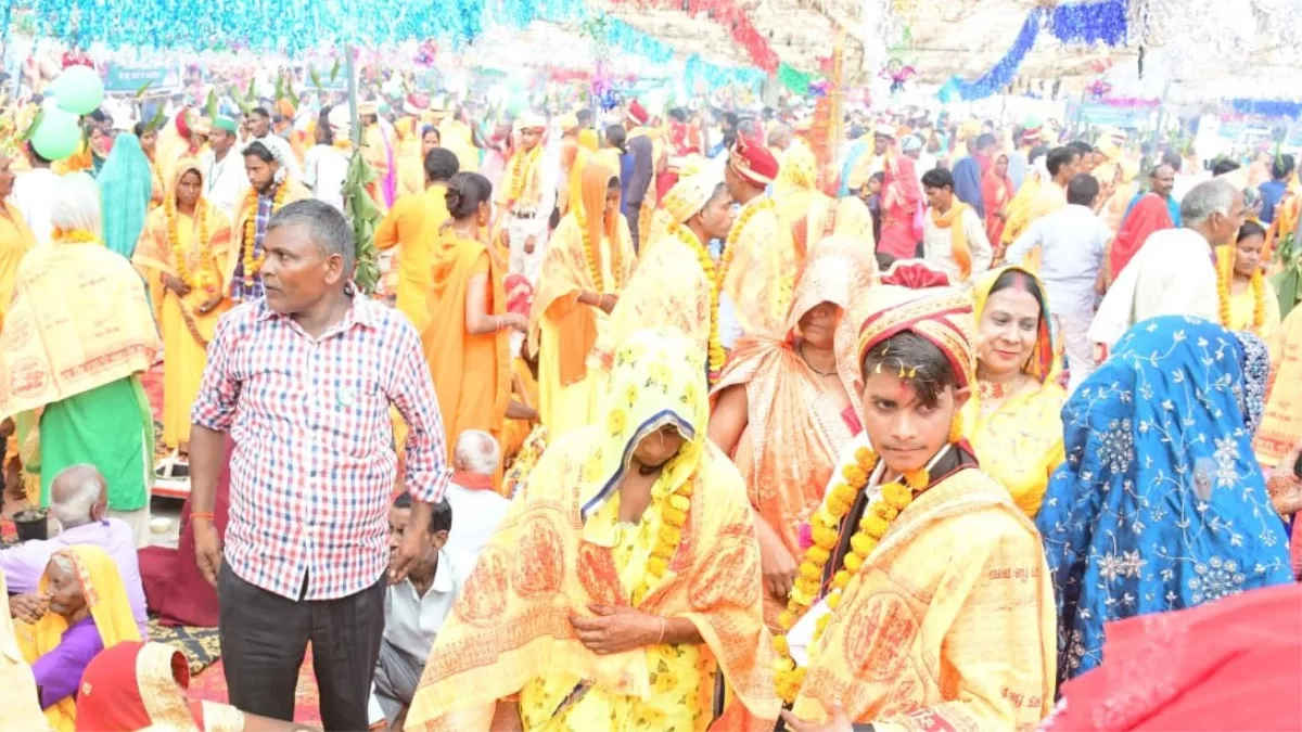 भाकियू 'टिकैत' की ओर से 11वां सामूहिक विवाह एवं निकाह समारोह आयोजित किया गया।