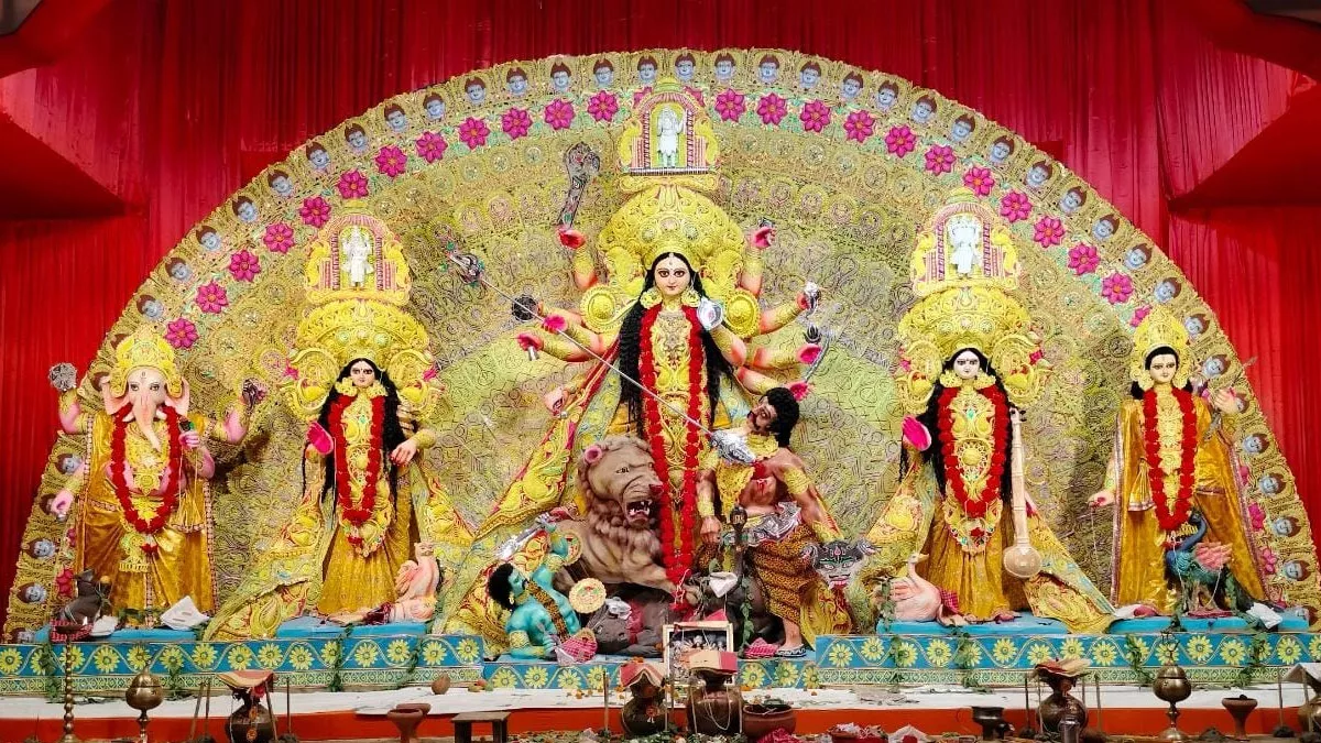 Bhagalpur Durga Puja 2022: भागलपुर स्थित मारवाड़ी पाठशाला में स्थापित मां की प्रतिमा। तस्‍वीर: जागरण।