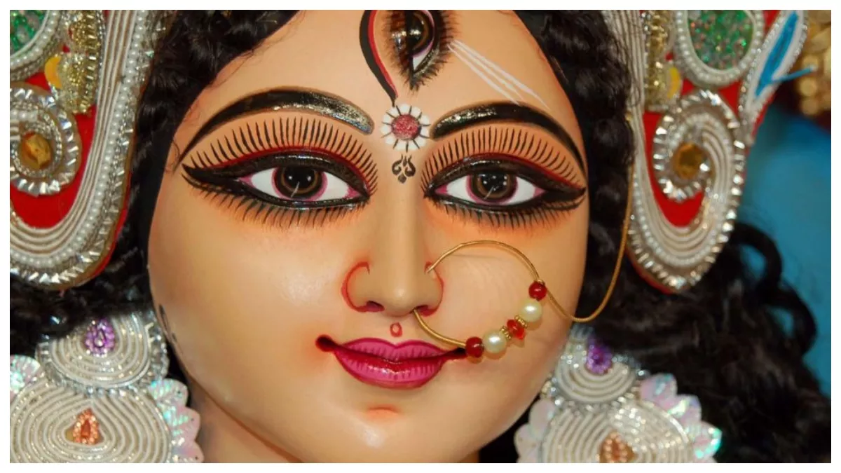 Kolkata Durga Puja: ममता बनर्जी के भाई ने दुर्गा पूजा पर नेताओं के एकाधिकार जमाने की प्रवृत्ति की निंदा की