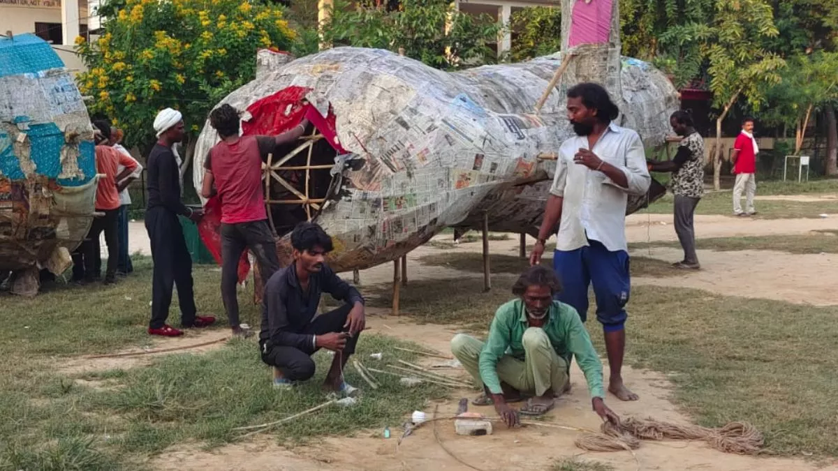 आगरा के वकील कुरैशी तैयार कर रहे हिमाचल में दशहरा के लिए पुतले, बोले- जितनी अल्लाह की रहमत, उतनी भगवान की कृपा