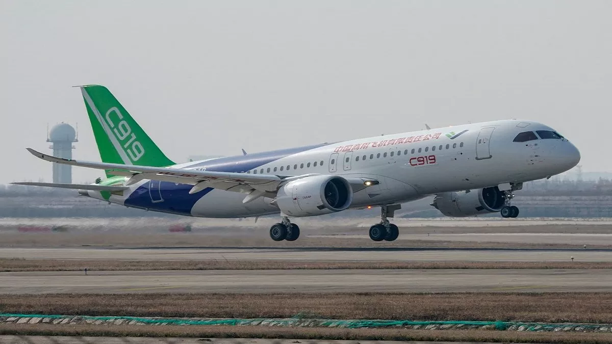 चीन का C-919 यात्री विमान बोइंग और एयरबस को देगा टक्कर। (फोटो-रायटर)