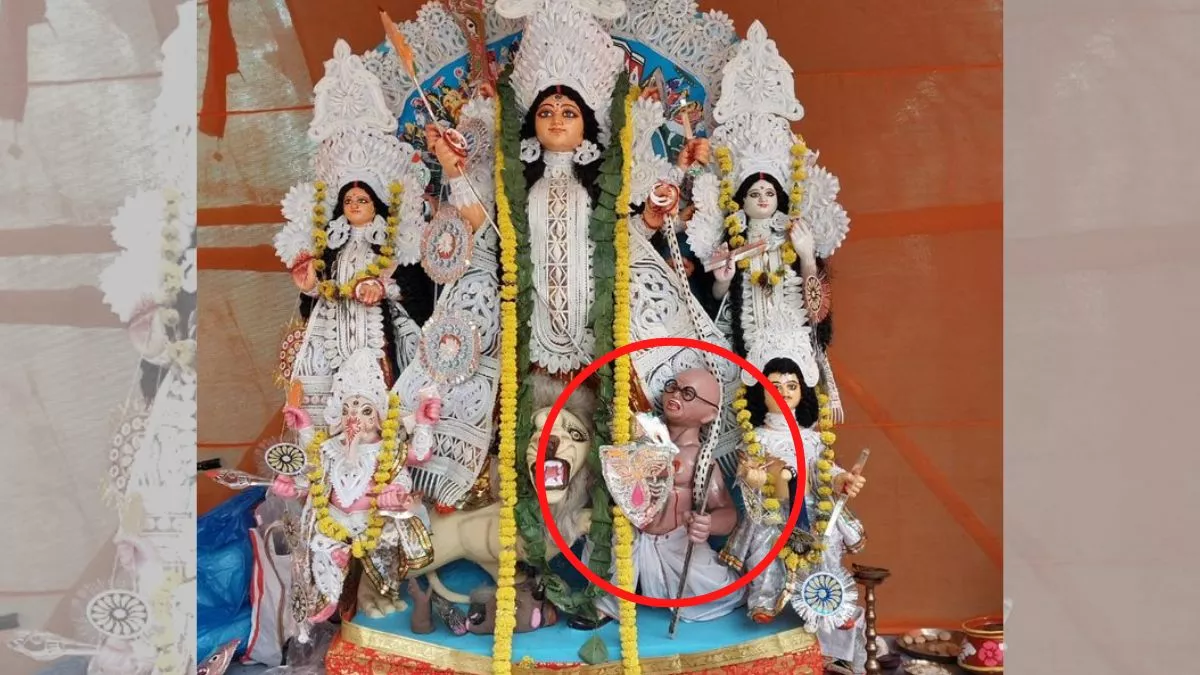 कोलकाता में हिंदू महासभा ने 'बापू' को बनाया महिषासुर, सोशल मीडिया पर वायरल हुई दुर्गा पूजा पंडाल की तस्वीर