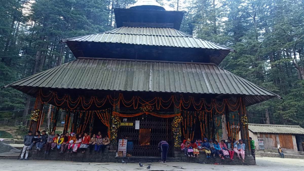 https://www.jagranimages.com/images/newimg/03102022/03_10_2022-hidimba_mata_temple_manali_23113892.jpg
