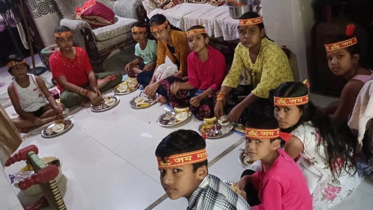https://www.jagranimages.com/images/newimg/03102022/03_10_2022-kanya_pujan__23115797.jpg