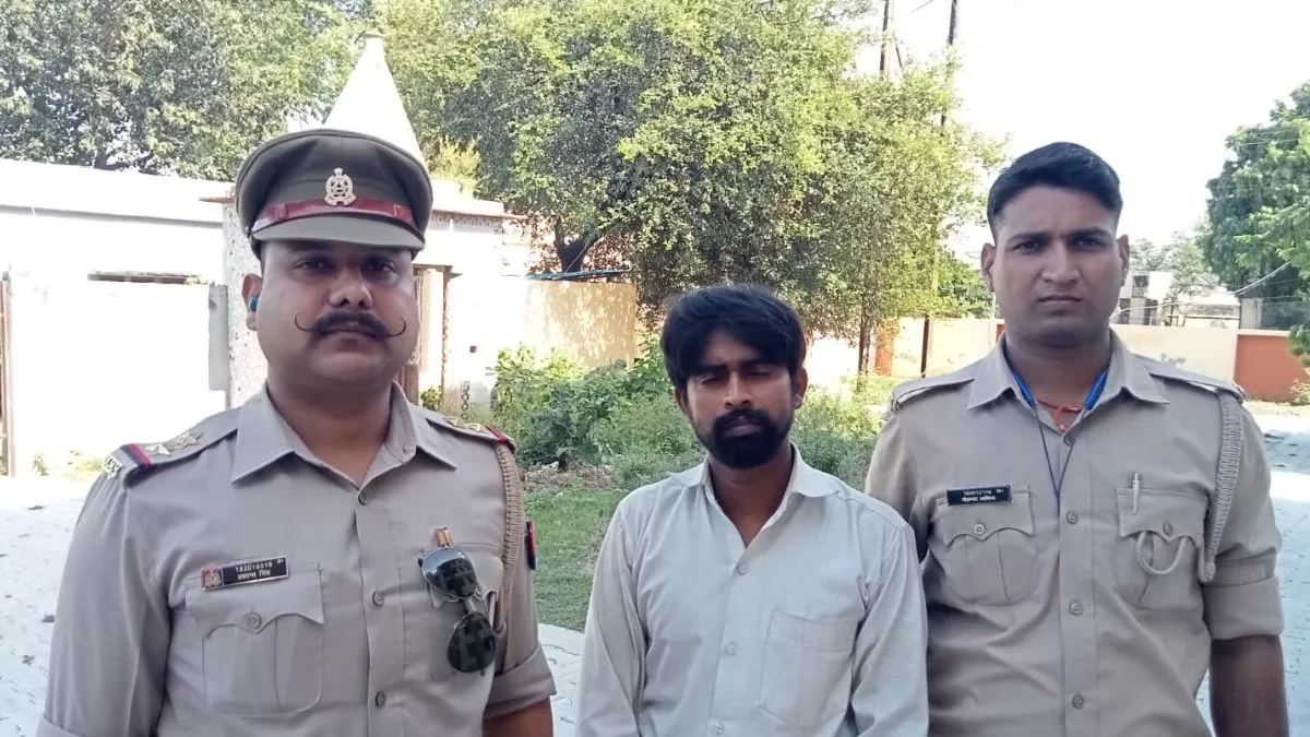 Agra News: पिता की शिकायत के बाद पुलिस की जांच में हत्याकांड का पर्दाफाश, प्रेमी गिरफ्तार।