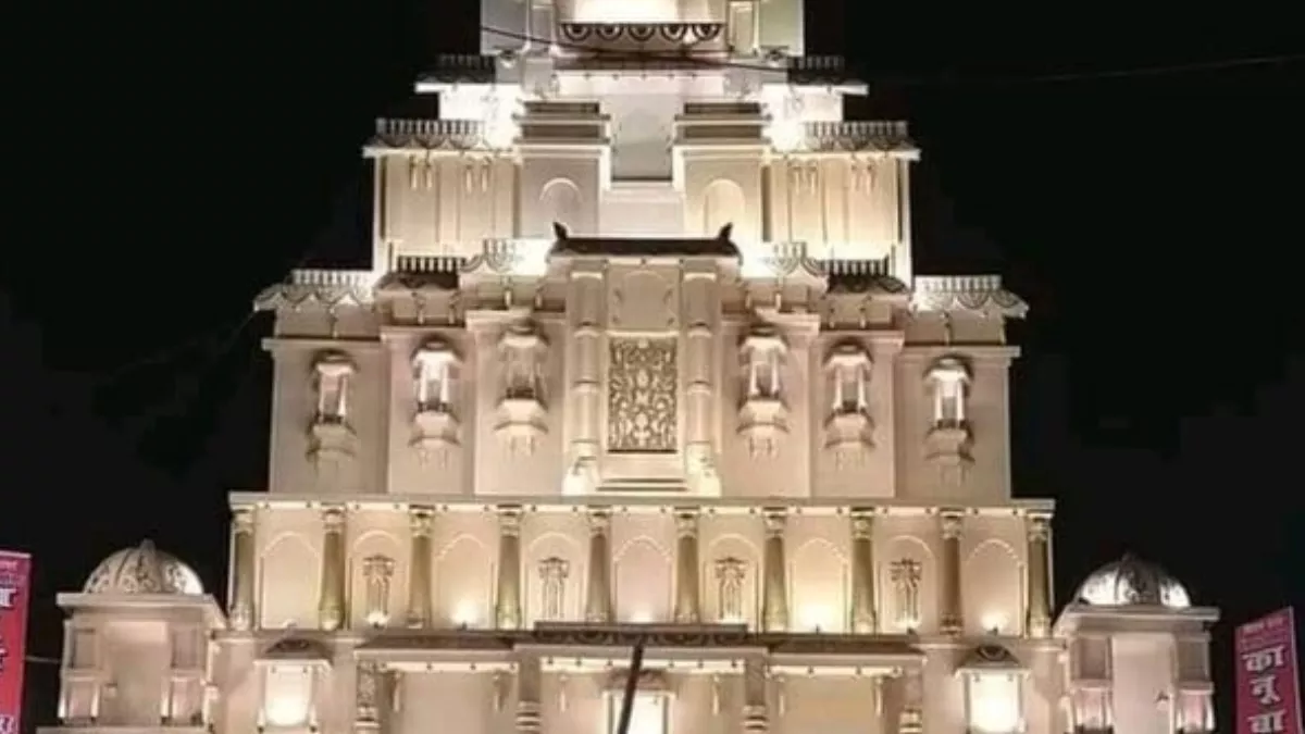 Kolkata Durga Puja: हावड़ा के रामेश्वर मालिया लेन में पद्मावती का महल लोगों को कर रहा आकर्षित