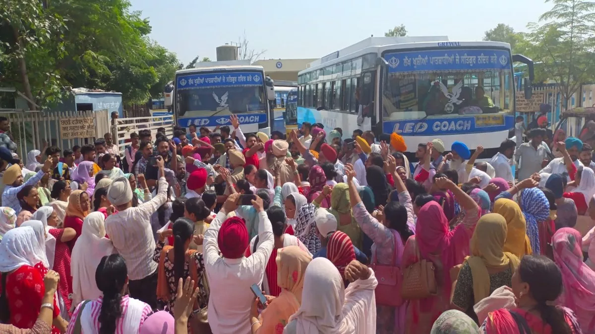 Protest In Sangrur: संगरूर के जिला प्रबंधकीय परिसर के समक्ष धरना। (जागरण)