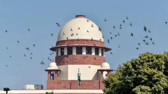 सुप्रीम कोर्ट ने एक लड़की द्वारा दायर याचिका पर केंद्र और अन्य से जवाब मांगा है।