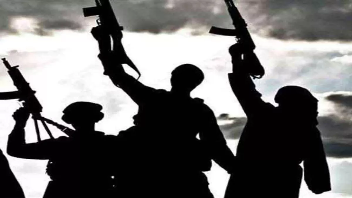 Militancy In Jammu Kashmir : जम्मू संभाग में पूर्व आतंकियों को फिर हथियार पकड़ाने लगा पाक