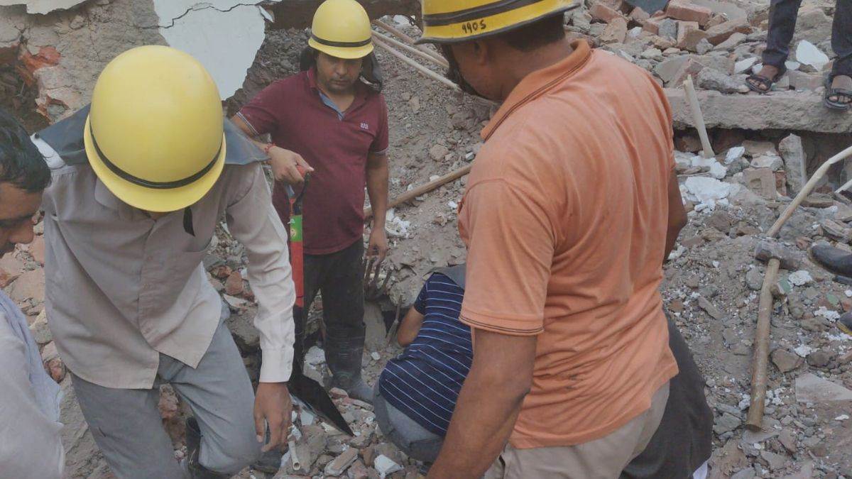 Gurugram News: गुरुग्राम में इमारत का एक हिस्सा गिरने से दबे कई श्रमिक,  राहत व बचाव कार्य जारी - dilapidated building collapsed in gurugram