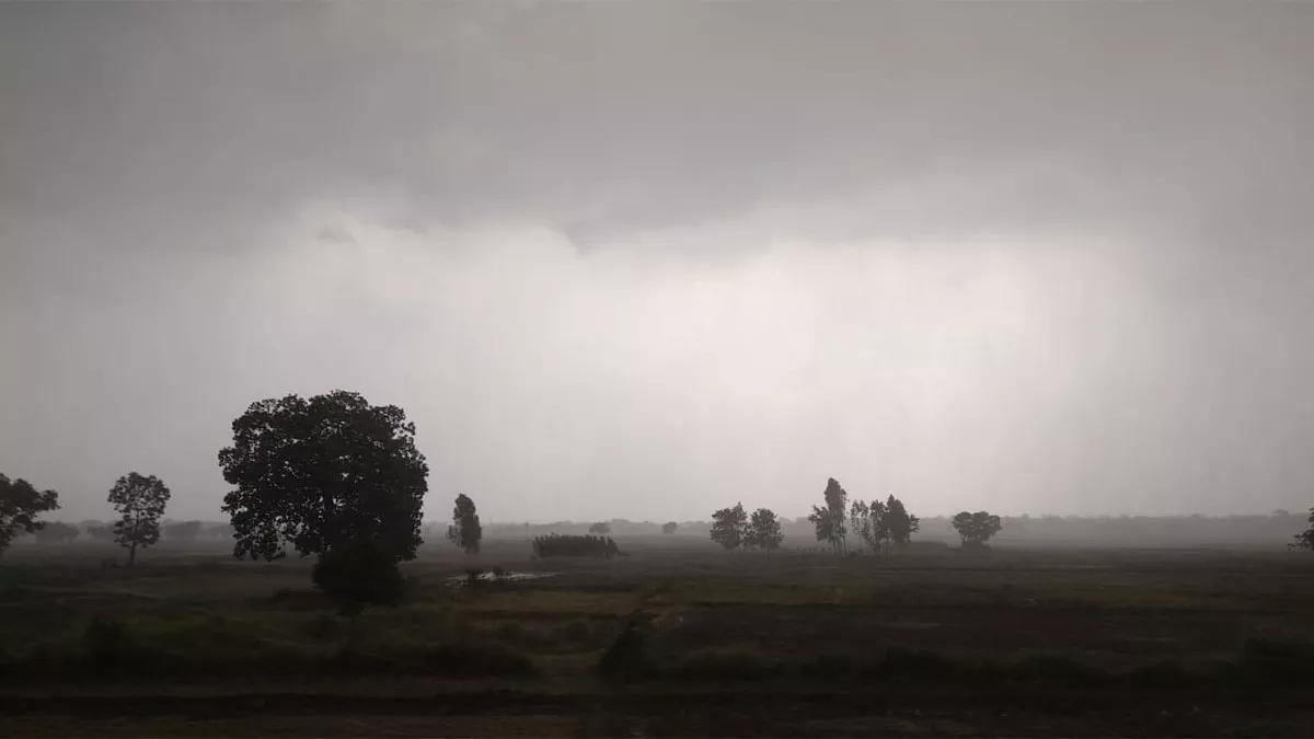 Bihar Weather: पटना सहित बिहार के कई जिलों में बिगड़ा मौसम, पांच जिलों में भारी वर्षा की चेतावनी