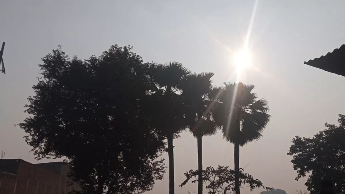 Weather in Agra Today: आगरा में सोमवार सुबह से ही धूप में तेजी है।