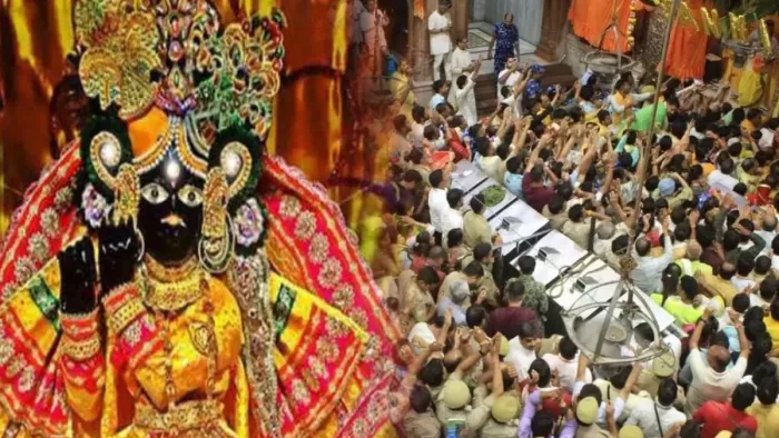 मथुरा- वृंदावन के ठाकुर बांकेबिहारी मंदिर में दर्शन के लिए लगी भक्तों की भीड़।- जागरण।