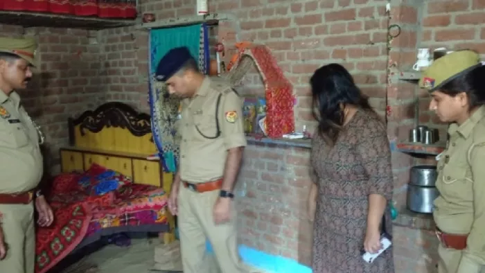 सीने से तमंचा सटाकर महिला की गोली मारकर हत्या।