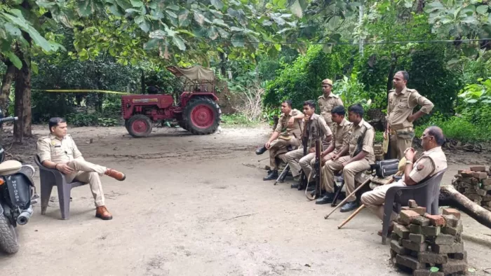 देवरिया हत्याकांड में 77 के खिलाफ मुकदमा, 15 गिरफ्तार, छावनी में तब्दील हुआ गांव