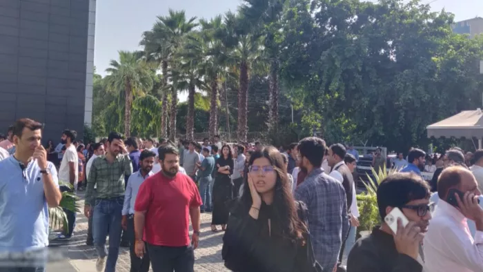 Earthquake in Delhi-NCR: दिल्ली-NCR में भूकंप के जोरदार झटके।