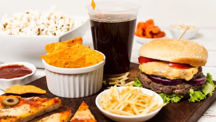 Foods To Avoid In Kids Tiffin: बच्चों के टिफिन में कभी पैक न करें ये फूड्स