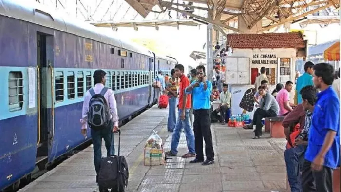रेल मंत्रालय ने ट्रेनों की नई समय सारिणी जारी की है। फाइल फोटो।