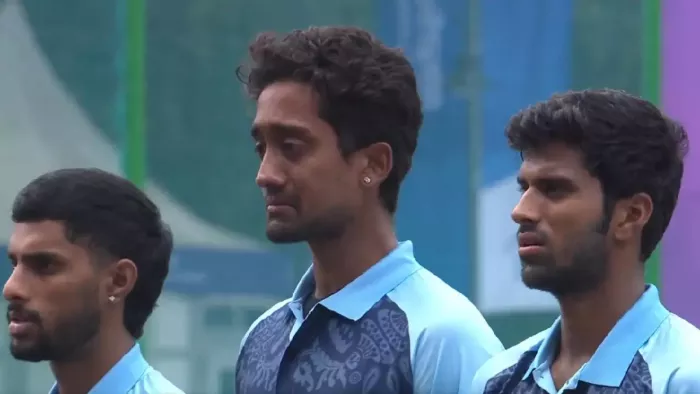नेशनल एंथम सुन रोए साई किशोर। फोटो- स्क्रीन ग्रैब