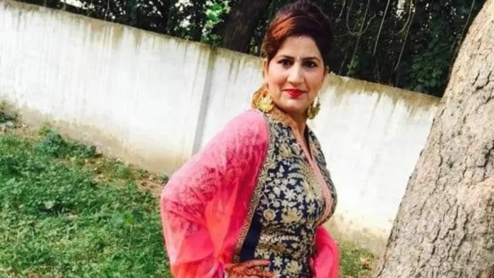 पंजाबी महिला फिल्म निर्देशक तेजी संधू और दुकानदार में झड़प (फोटो- सोशल मीडिया)