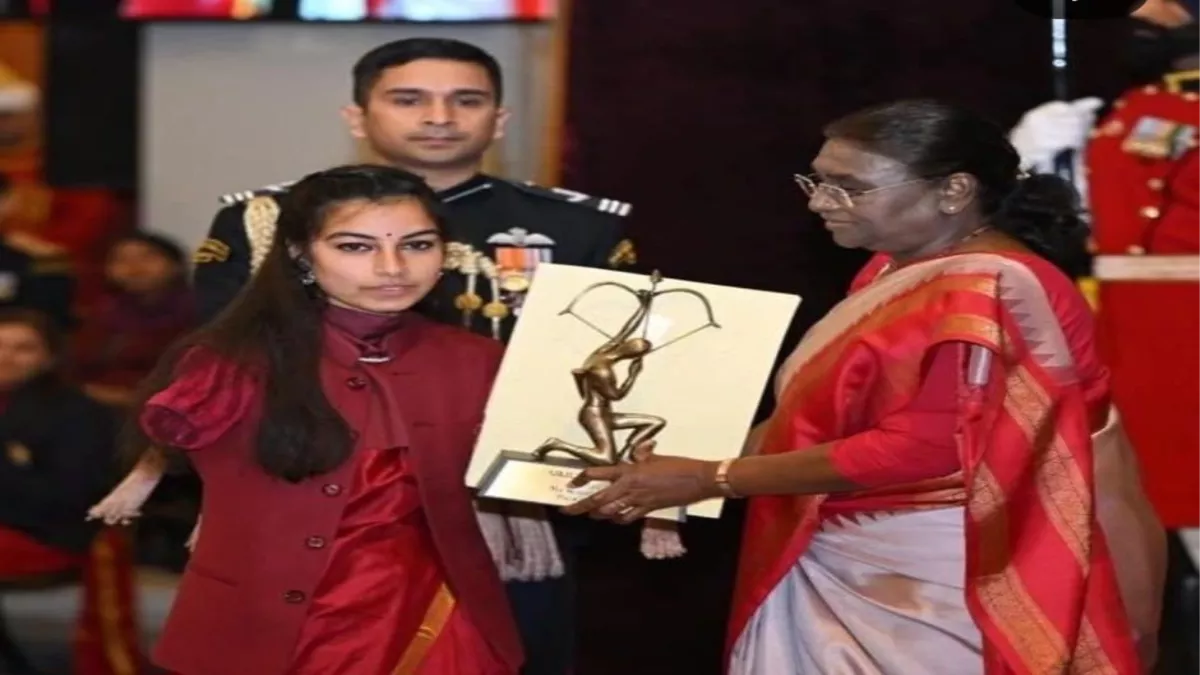 Sheetal Devi: पैरों से तीरंदाजी कर शीतल ने खुद लिखी अपनी तकदीर, 17 साल में हासिल किया 'अर्जुन अवॉर्ड'