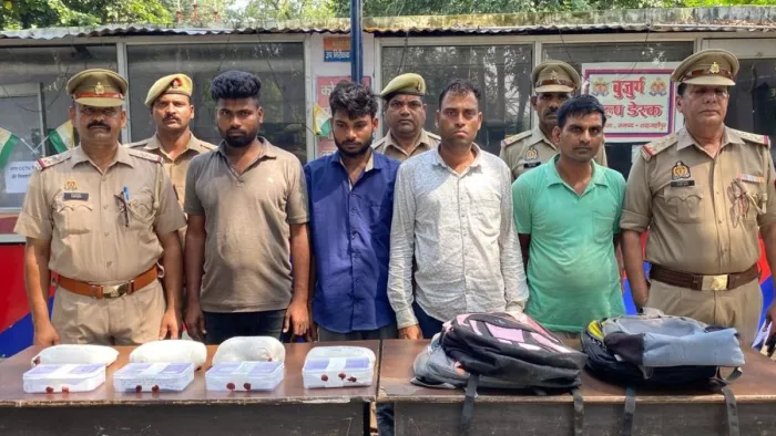 रोजा पुलिस हिरासत में अफीम के साथ पकड़े गए आरोपी। सौ. पुलिस