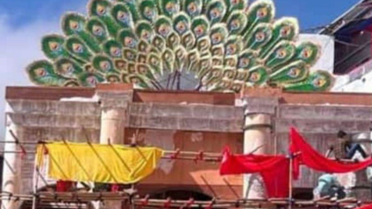 grand decoration maa vaishno bhawan smell of exotic flowers attracting devotees tight security specual arrangement devotee