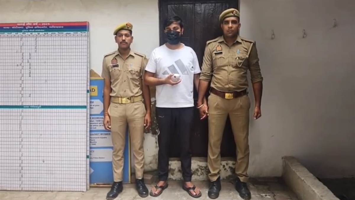ncr ghaziabad news modinagar arms smuggling gang busted police theory under scrutiny