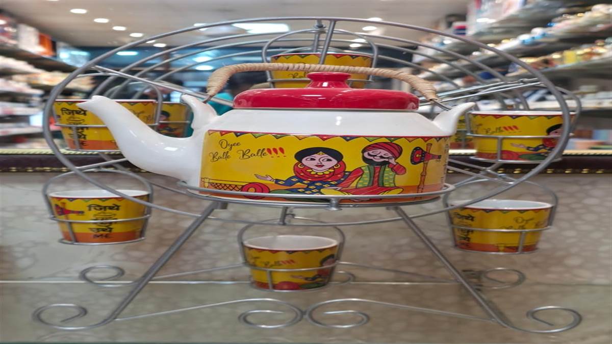 swinging tea set attracts customers ceramic products in attractive gift packaging