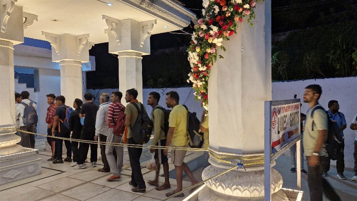 maa vaishno devi yatra continues devotees enthusiasm unfazed