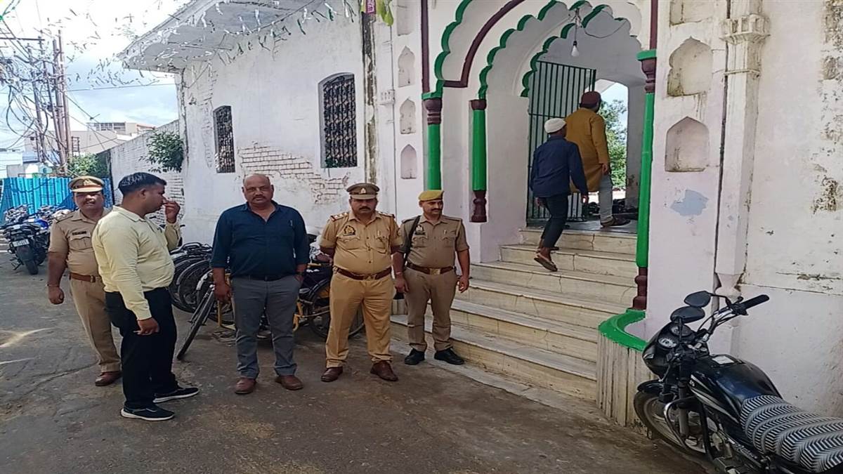 shahjahanpur news high alert and tight security during friday prayers