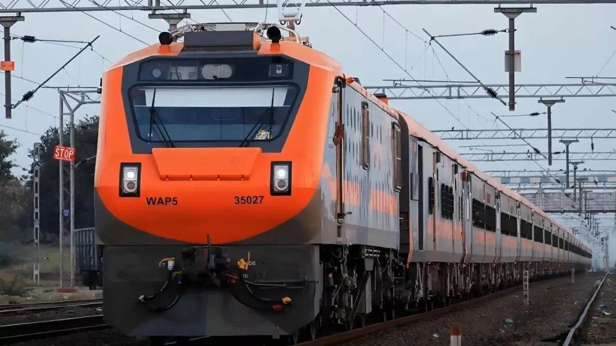chapra anand vihar amrit bharat express schedule