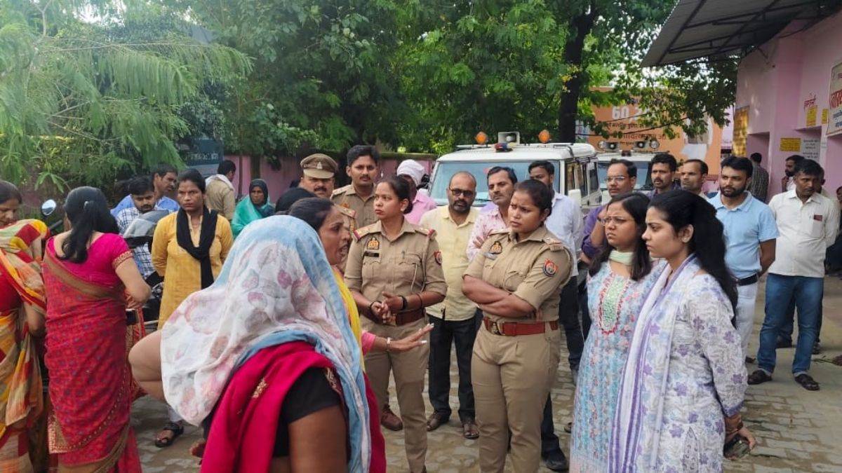 asha workers lock doctor in ot pregnant women at risk in ayodhya