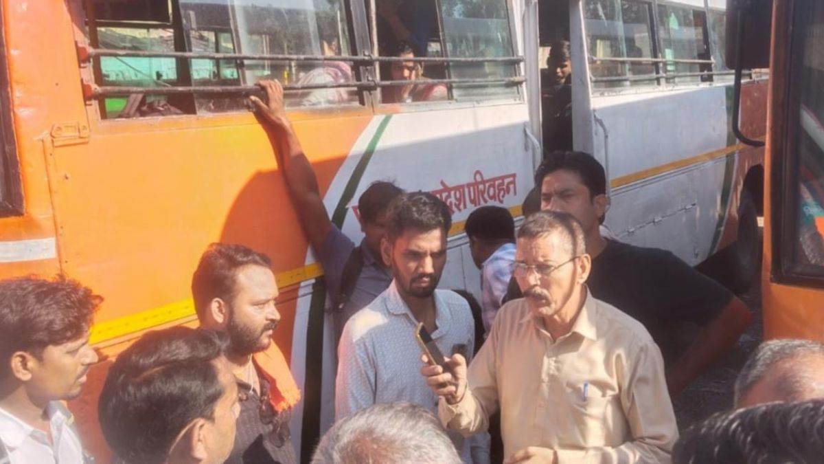 badaun news drivers protest salary cuts at roadways bus stand
