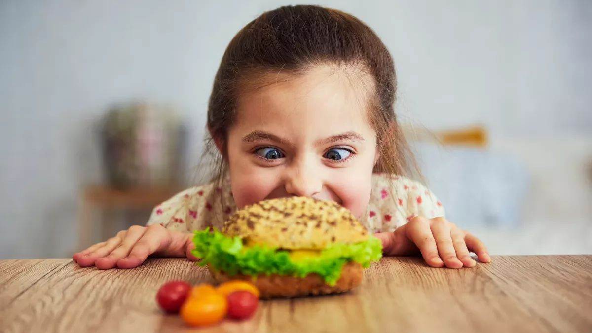 agra news dangers of junk food and mobile use for children
