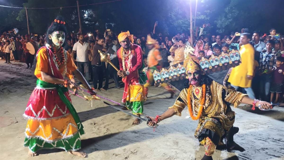dussehra celebrations in chunar ram defeats ravana at grand fair
