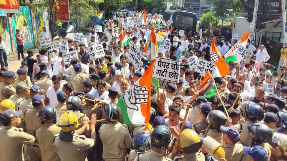 congress protest in dehradun marches towards cm residence stopped by police