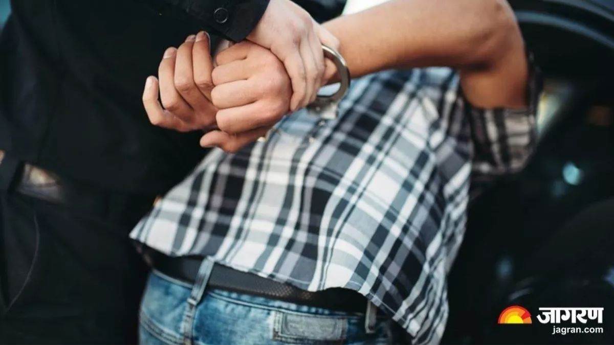 ncr bus marshal bites conductors finger off at delhi bus terminal
