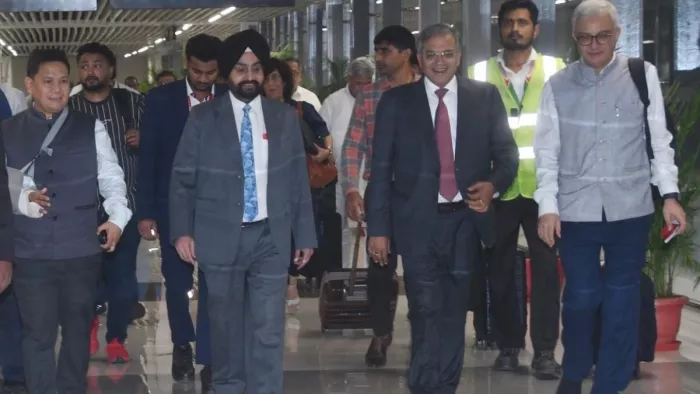 विधानसभा चुनाव तैयारियों की समीक्षा करने पटना पहुंची निर्वाचन आयोग की टीम। फोटो: ECI