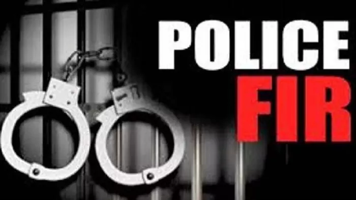 पुलिस ने मामला दर्ज कर जांच शुरू कर दी है और आरोपी की गिरफ्तारी के प्रयास जारी हैं।