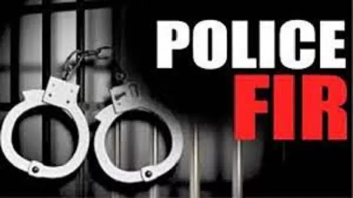 युवती को बाइक में दुपट्टे से बांधकर घसीटने वाले आरोपित व उसके दोस्त पर पुलिस ने मुकदमा दर्ज किया है।